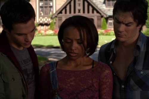 In-The-Vampire-Diaries-6x04-black-hole-sun-Bonnie-rinuncia-a-tornare-a-casa-con-Damon-638x425